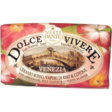 NESTI DANTE DOLCE VIVERE (NESTI DANTE) DOLCE VIVERE VENEZIA RED GERANIUM, RICE CLOUD & COTTON FLOWER ZEEP 250 GRAM